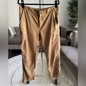 Columbia Tan Omni Shade Cargo Pants with Straight-Leg Size 34 and 30 long